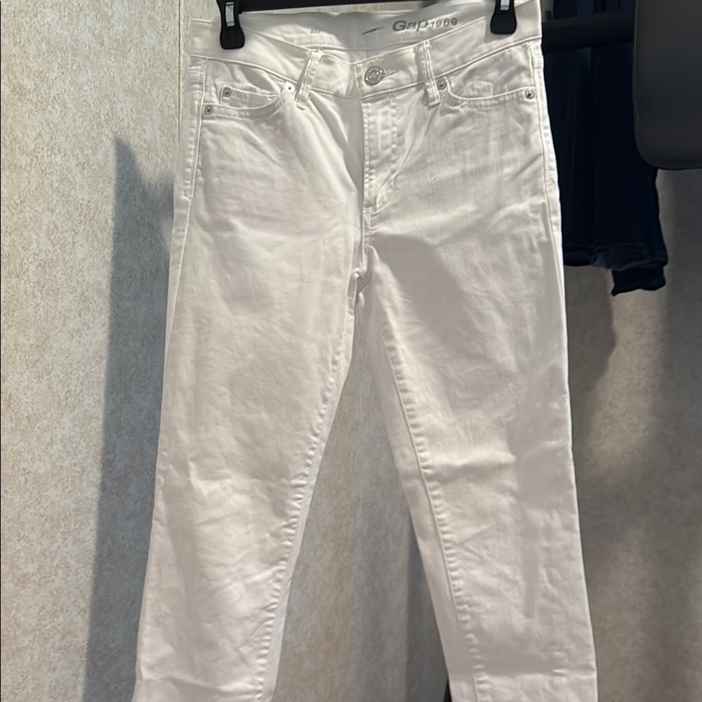 GAP White Ankle Cropped Jeans